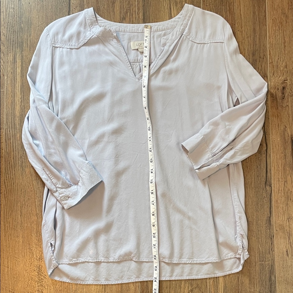 🌟 🌟 LOFT Women's Soft Gray Blouse